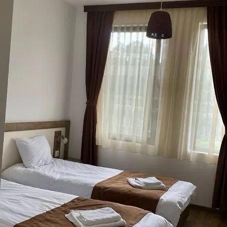 бялата къща 3*